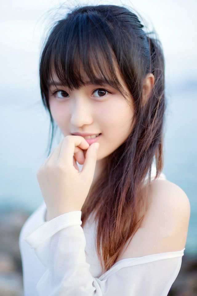 “原来如此。”伏德摇了摇头，苦笑道：“我是谁……我自己都快不记得了，我们这种人，是没有名字，只有代号，我乃夜凰卫，将军也可称我为死间，在来荆州的那一刻，就已经没有准备活着回去。”
